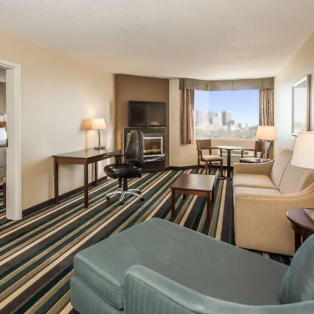 Best Western Plus Winnipeg Airport Hotel-3